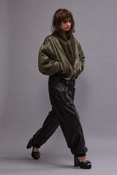 PLEATED POCKET STRAIGHT LEG LEATHER PANT - BLACK | R13 outlet