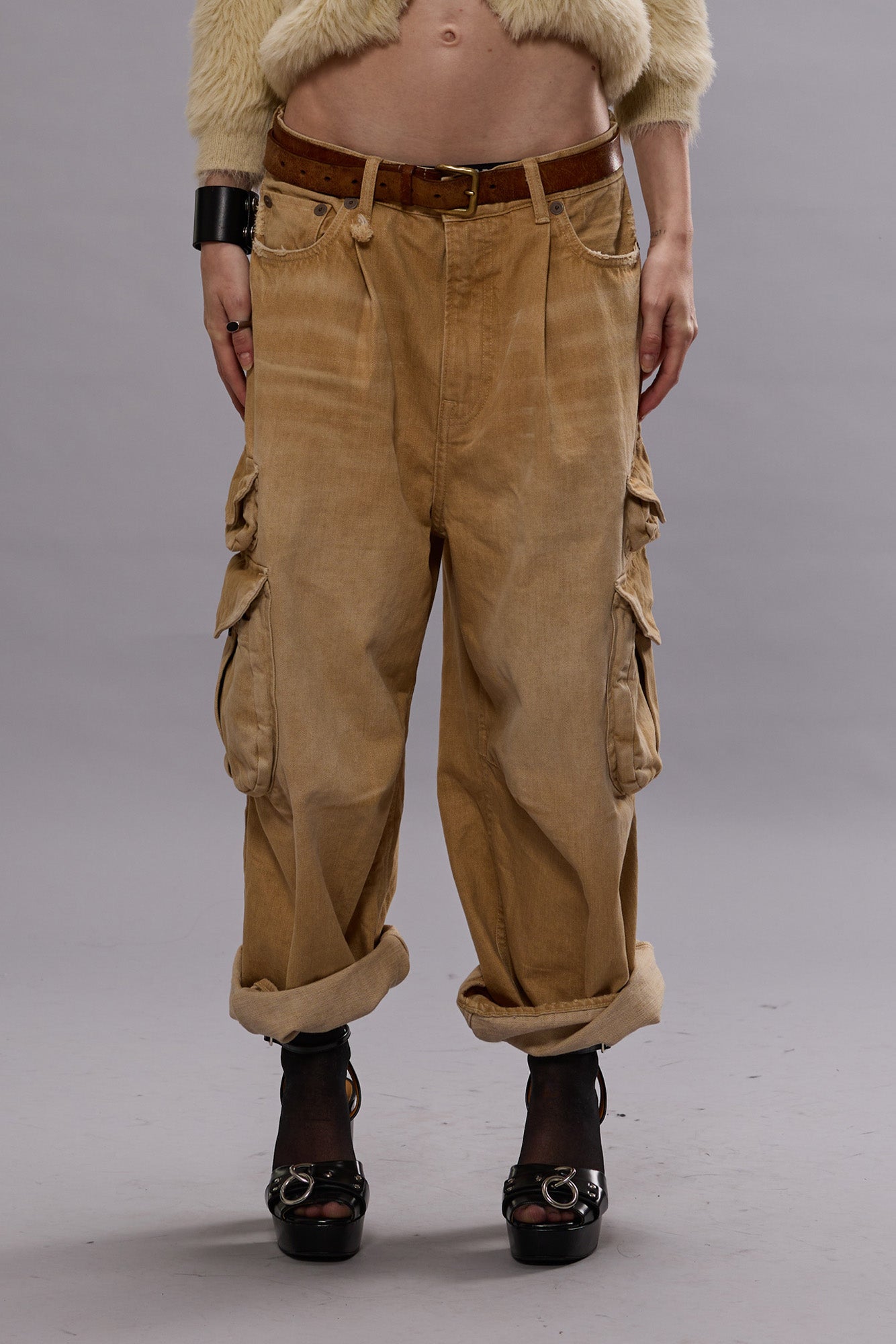 CROPPED MULTI POCKET CARGO - FADED WHEAT | R13 outlet
