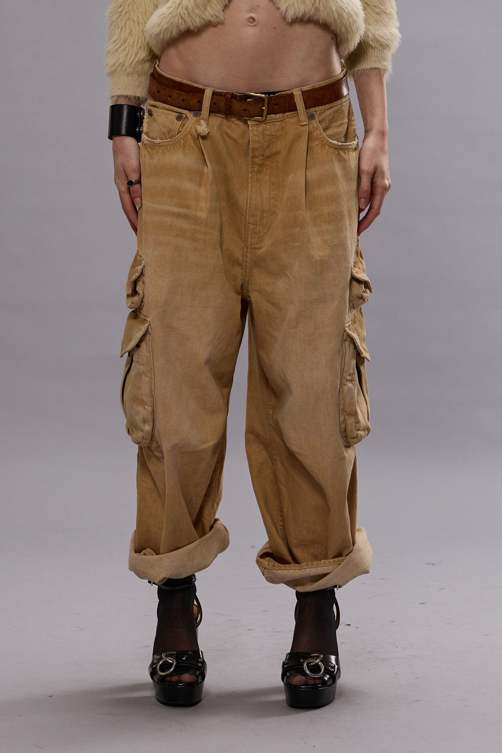 CROPPED MULTI POCKET CARGO - FADED WHEAT | R13 outlet