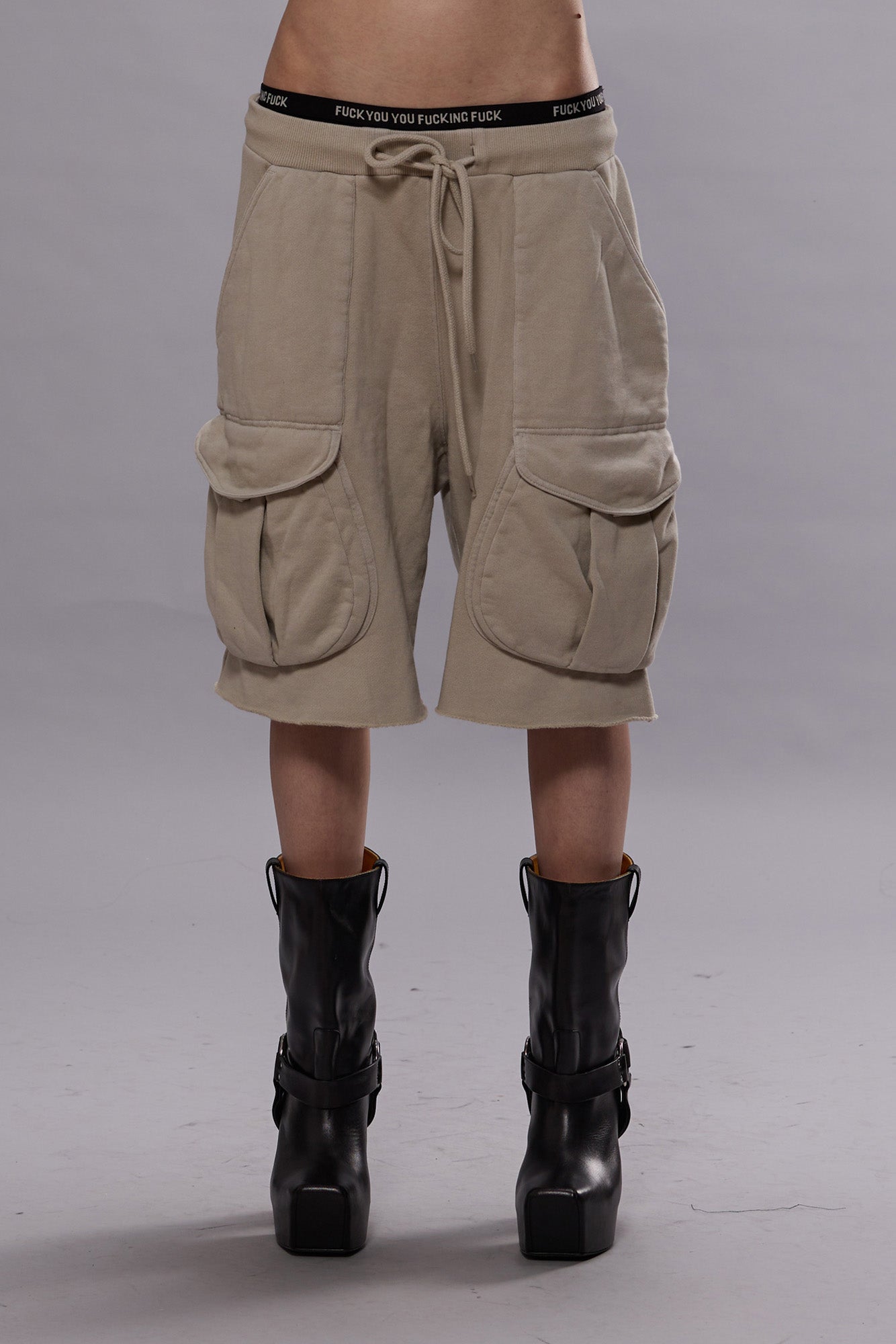 MULTIPOCKET RELAXED SWEATSHORTS - LIGHT STONE | R13 for sale