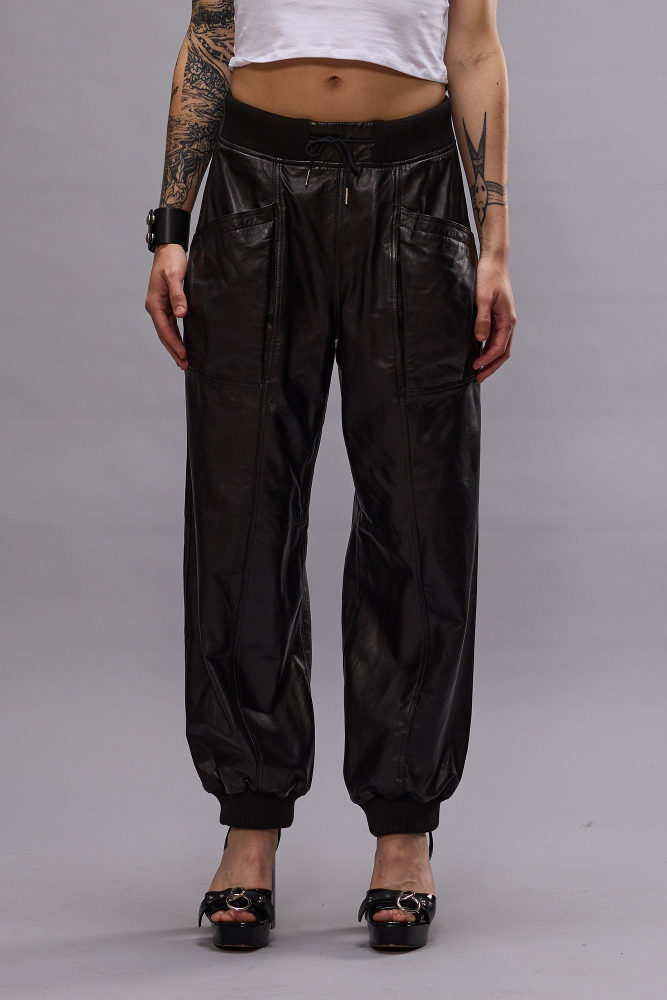 PLEATED POCKET STRAIGHT LEG LEATHER PANT - BLACK | R13 outlet