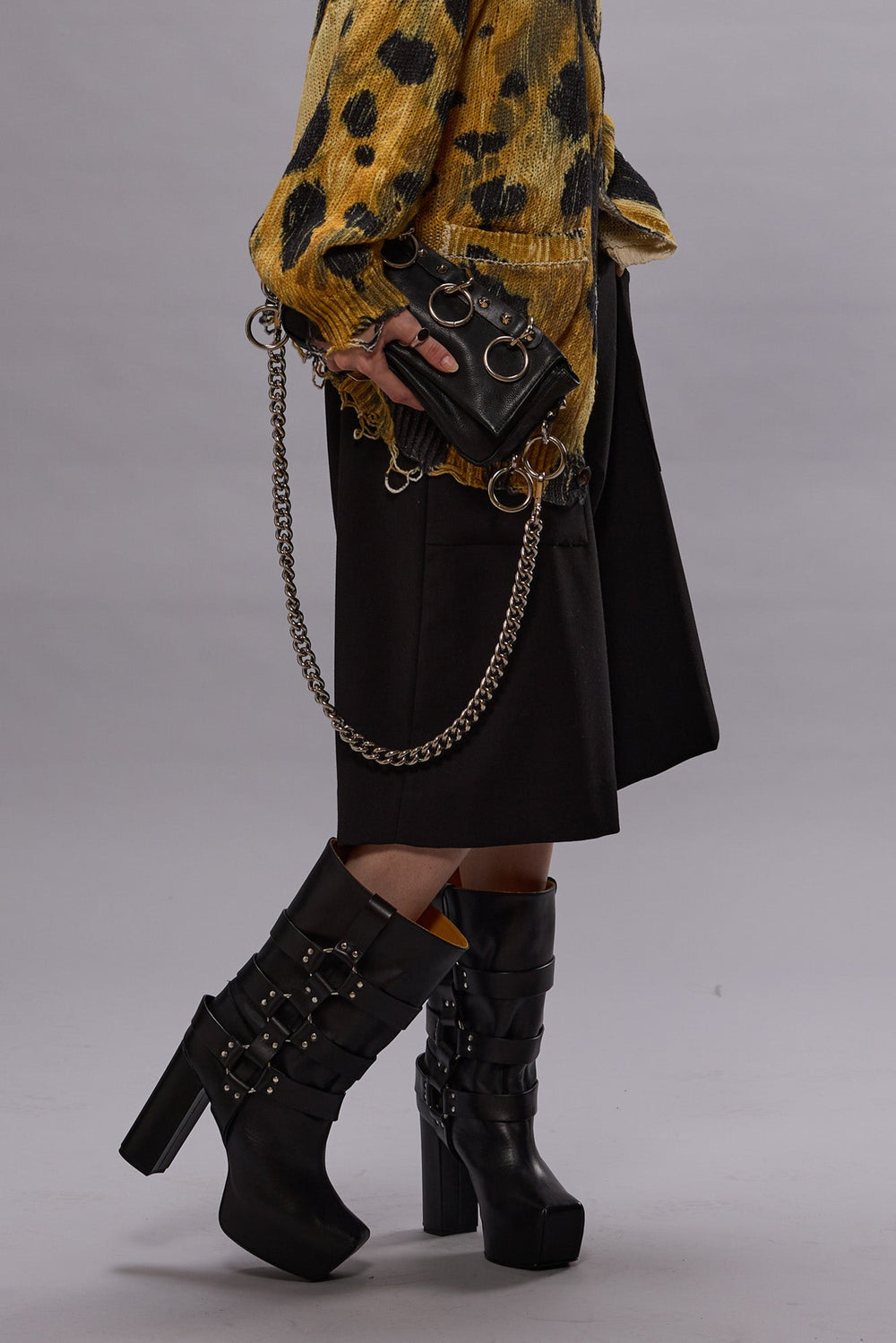 CROSSOVER KNEE-LENGTH SHORTS - BLACK | R13 sale