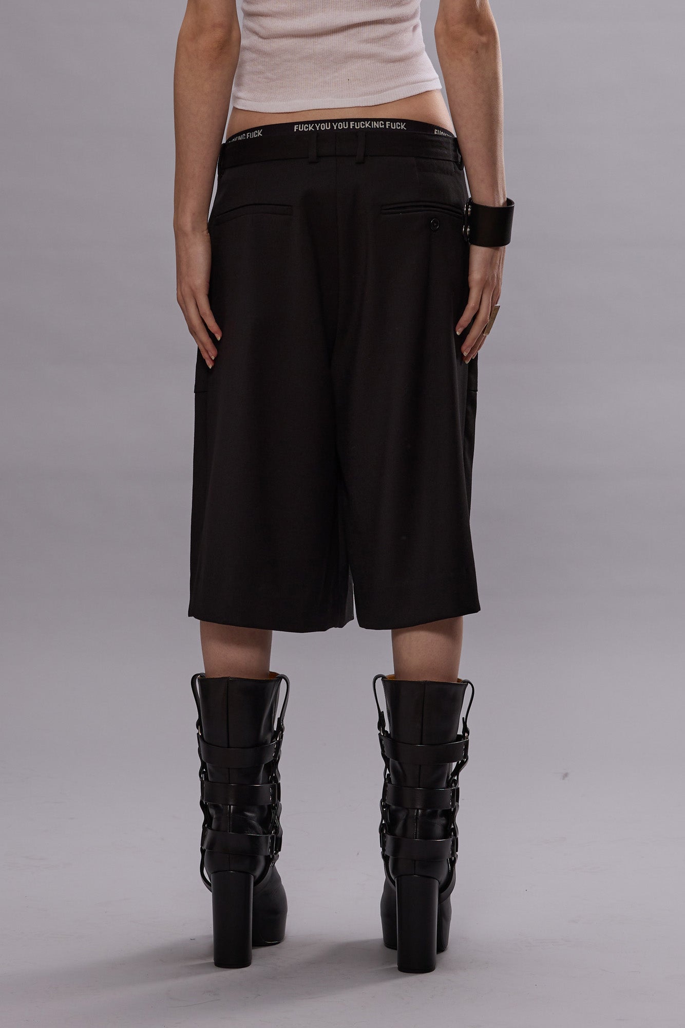 CROSSOVER KNEE-LENGTH SHORTS - BLACK | R13 sale