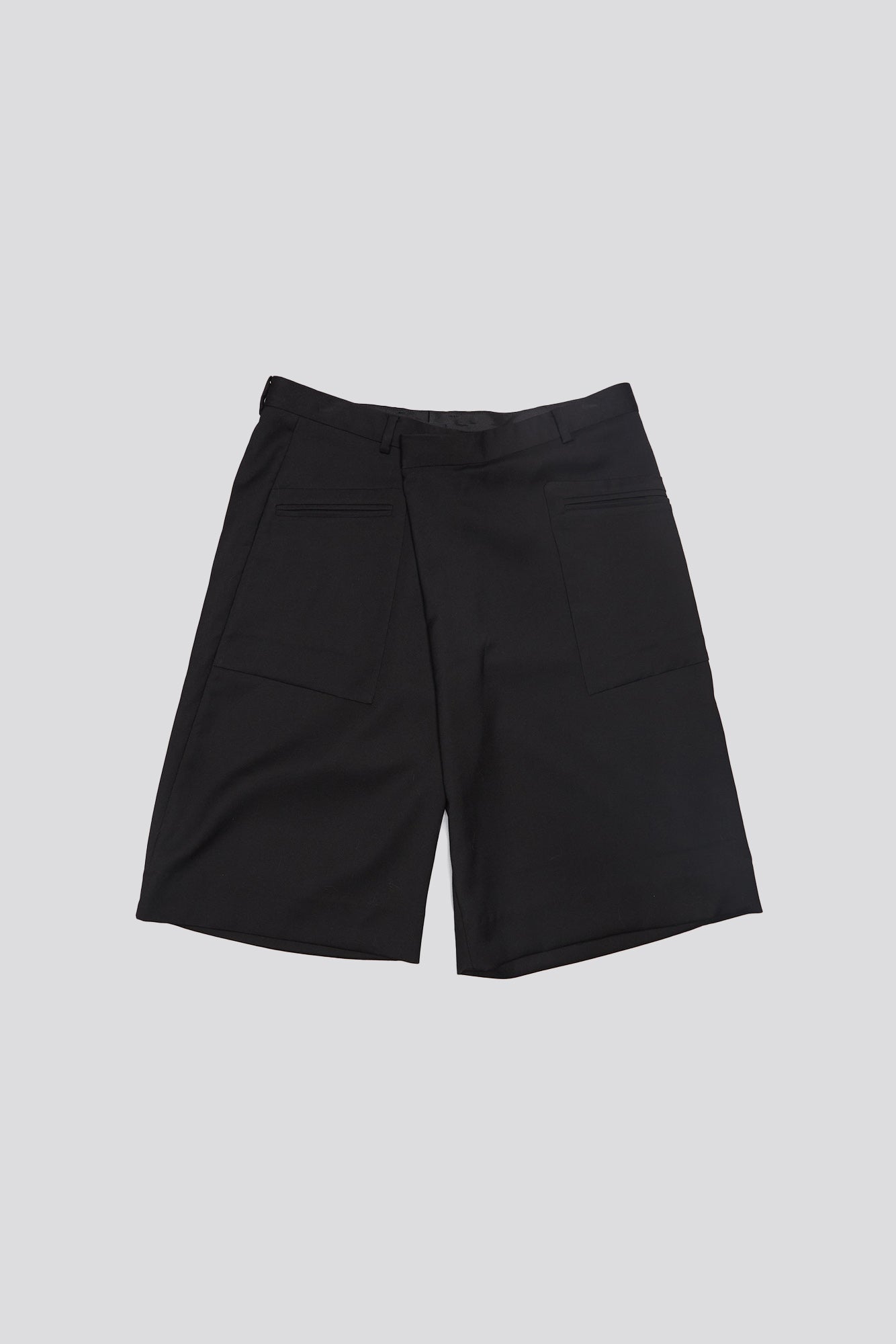 CROSSOVER KNEE-LENGTH SHORTS - BLACK | R13 sale
