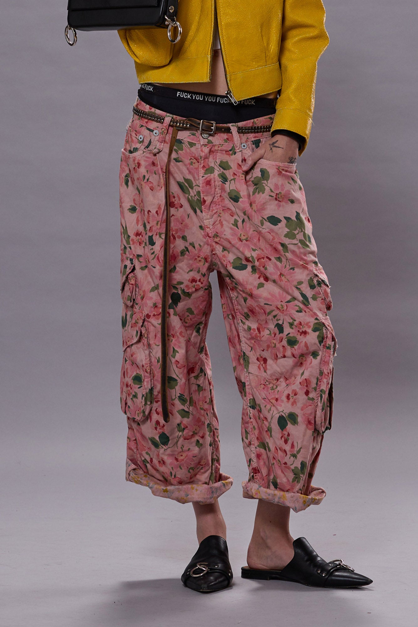 CROPPED MULTI POCKET CARGO - PINK LAYERED FLORAL | R13 ONLINE