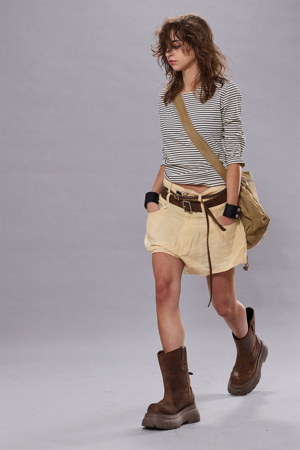 DOUBLE LOOP VENTI SHORT - MAIZE LINEN CHAMBRAY | R13 near me
