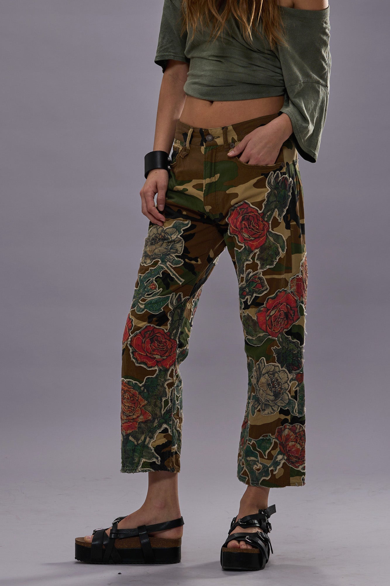 X-BOYFRIEND - ROSE APPLIQUE CAMO | R13 US